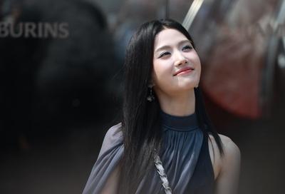 卢昱晓
出席TAMBURINS快闪店活动
无袖上衣穿出了新个性
清凉又性感之外