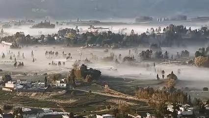 无人机航拍，浑然天成画卷。自从有了无人机，人类的视角得以扩展改变，见识了不一样的