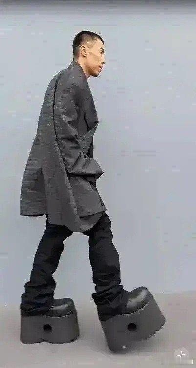 这是倪妮的新电影男主[哆啦A梦害怕] ​​​