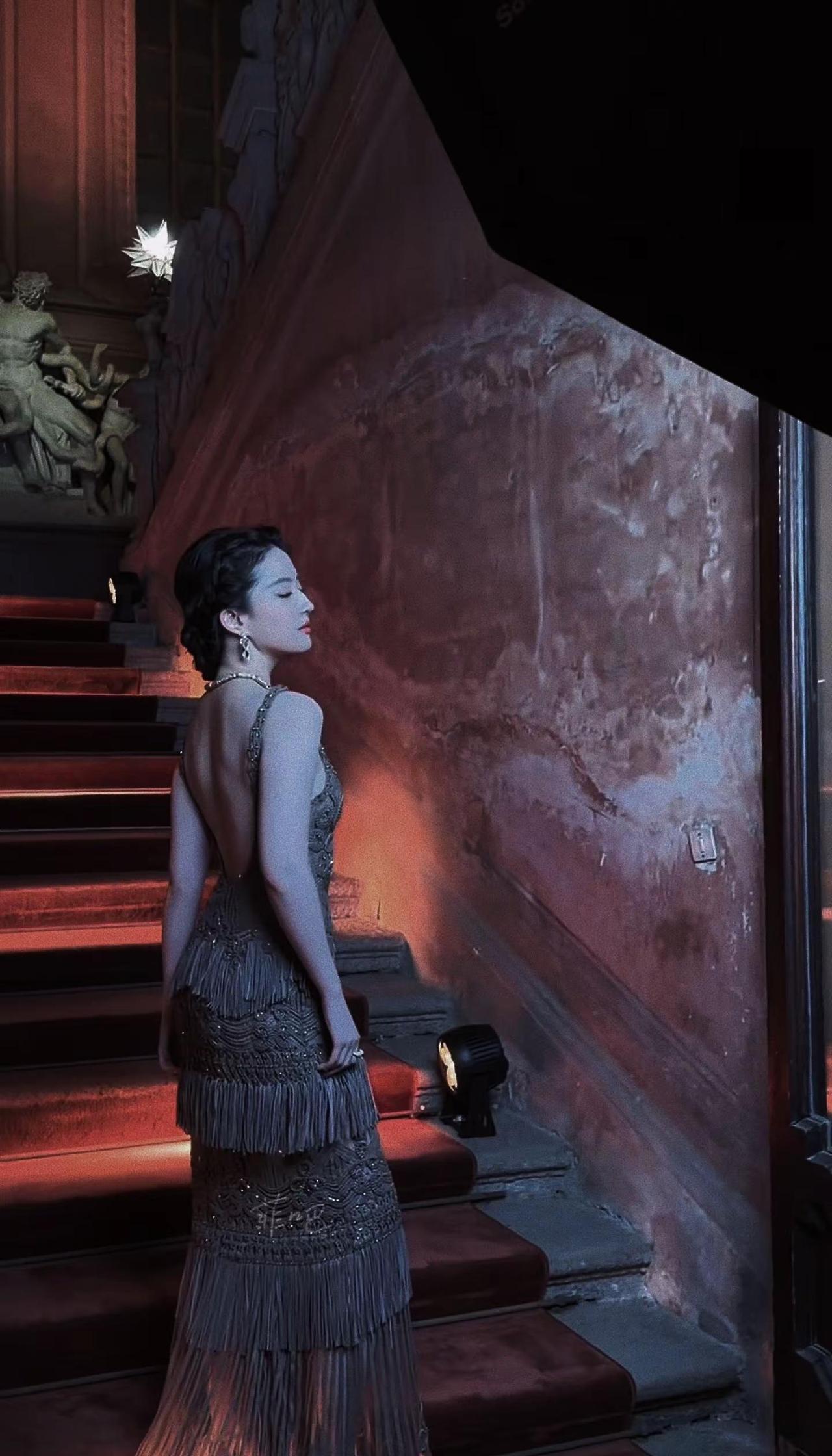 顶级骨相带来的高奢感💎刘亦菲 宝格丽