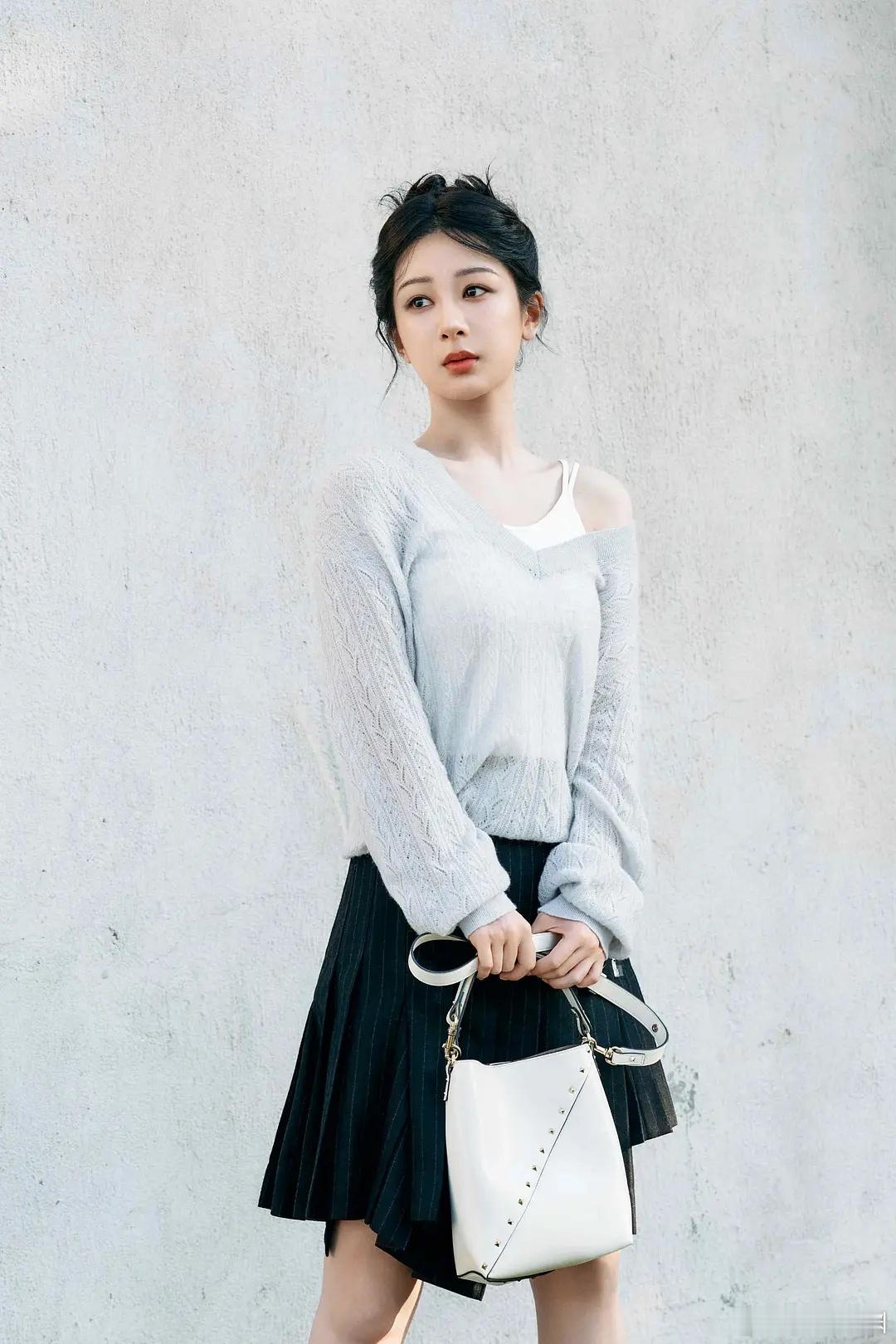 好像发现一个规律，杨紫不像她自己的时候最好看了[委屈] ​​​