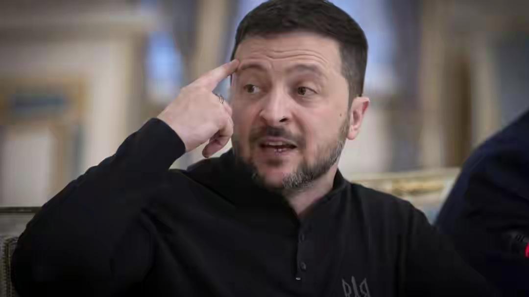 真是祸不单行啊。泽连斯基11月28日刚批准心腹叶尔马克辞职，丢了“影子总统”兼首