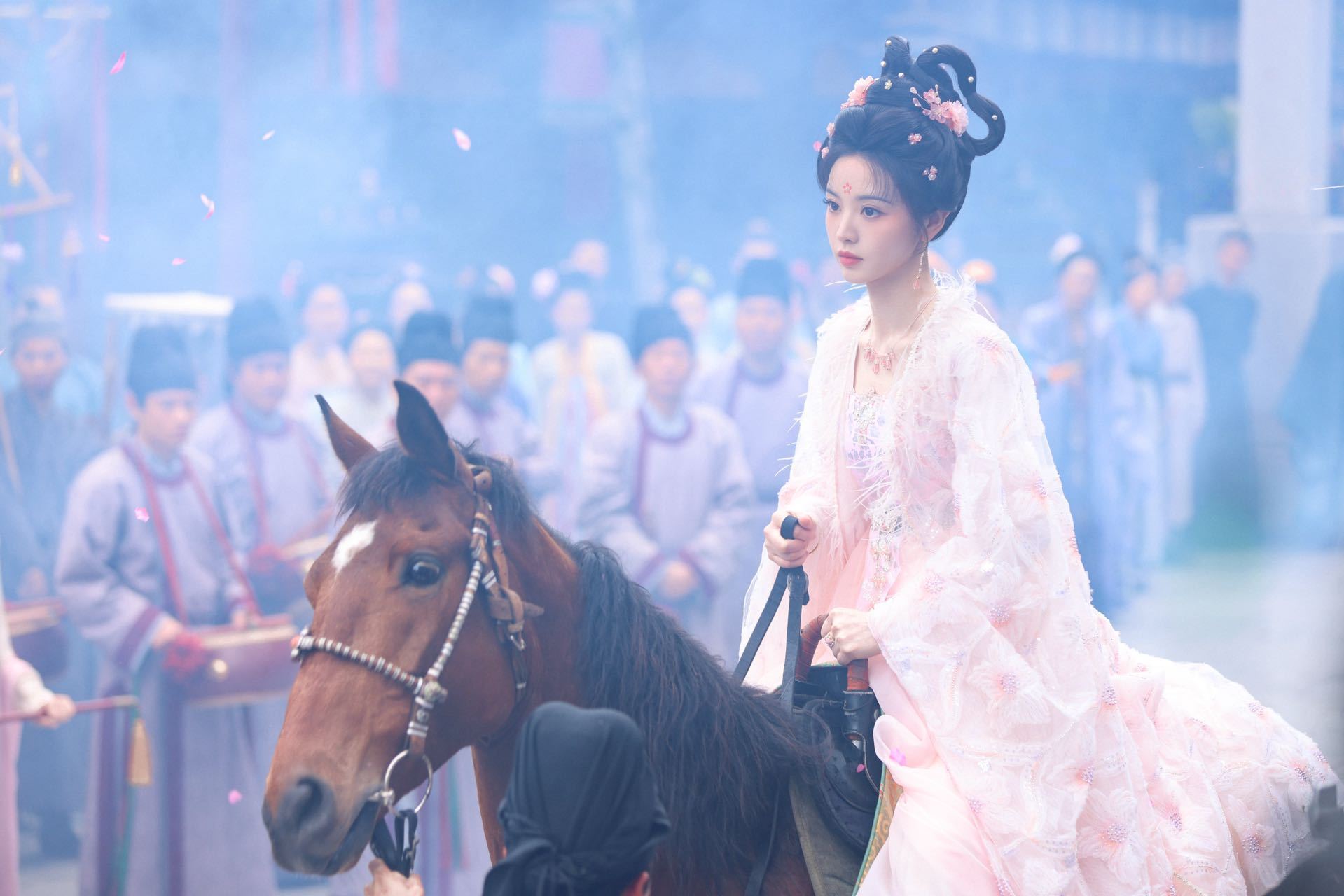 田曦薇 《子夜归》武祯☽ 剧照（工作室散图）-粉衣小合集1️⃣双环髻-粉衣+毛毛