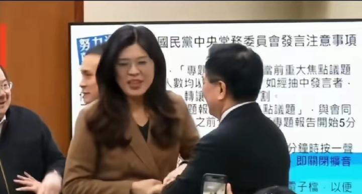 今天的蔡正元，绝对是这阵子以来最高兴的一天！
自从案子判下来，确定要入狱三年六个