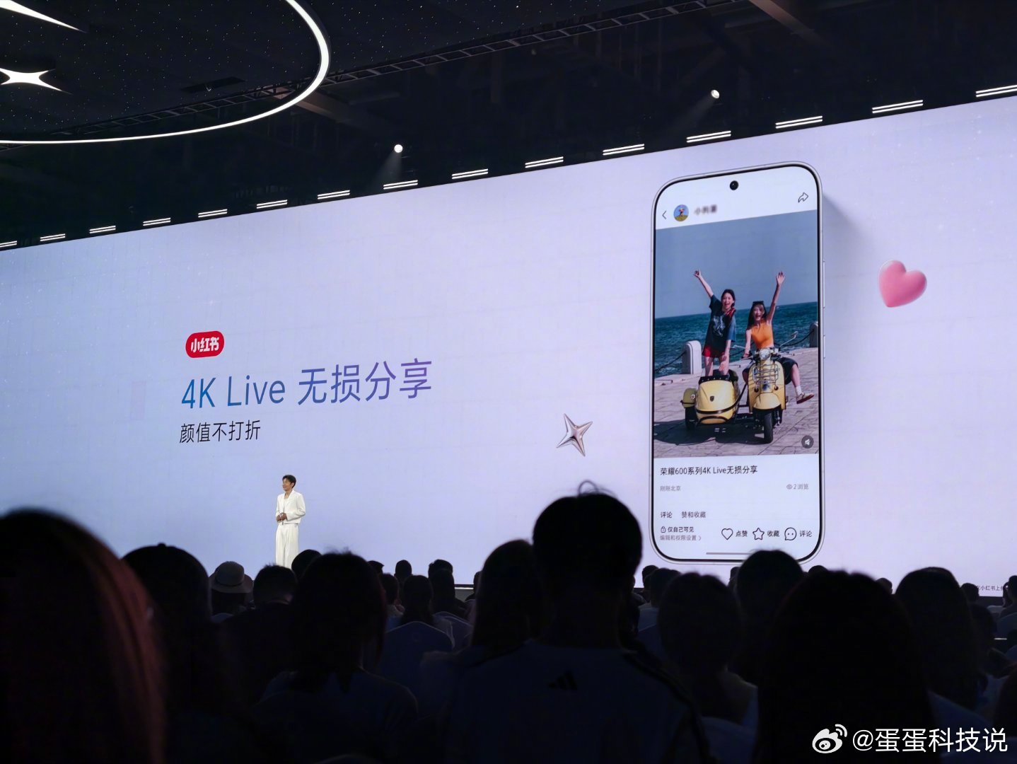 荣耀600系列搭载2亿超清大底主摄，带来4K Live超清实况能力，今天也是在外