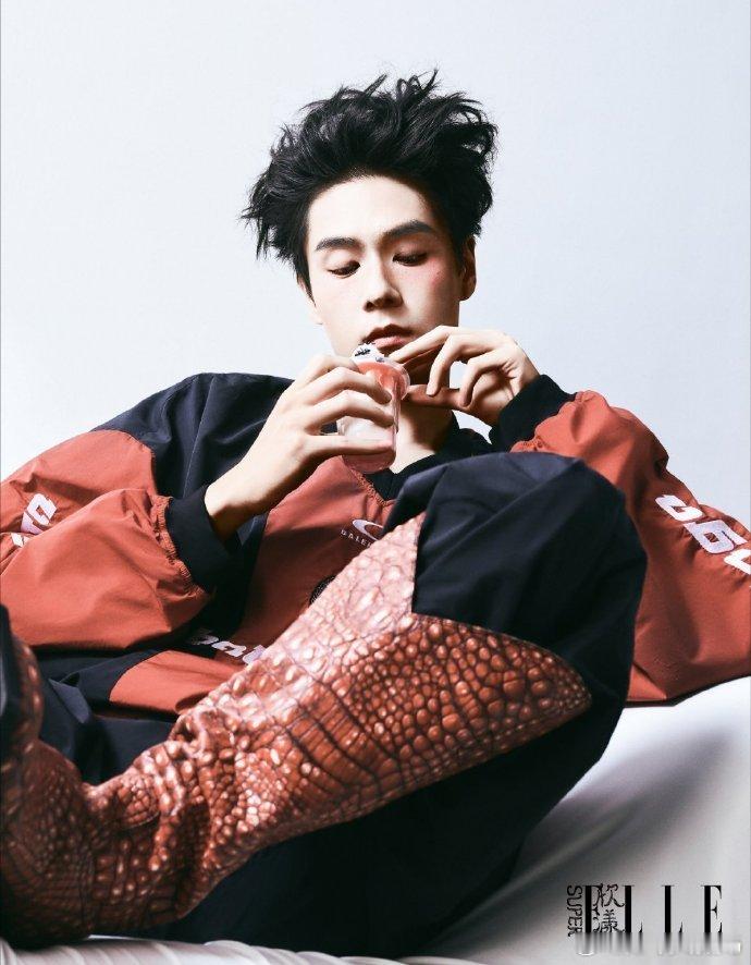 谁给胡一天做的海胆头张扬海胆头配沉稳气质胡一天把反差感拿捏得死死的戏里角色百变戏