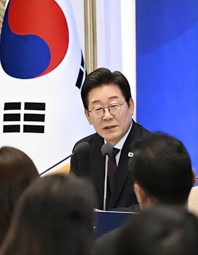 韩国总统李在明21日就所谓“中国人大举买入首尔江南区公寓”的虚假报道表示，这似乎