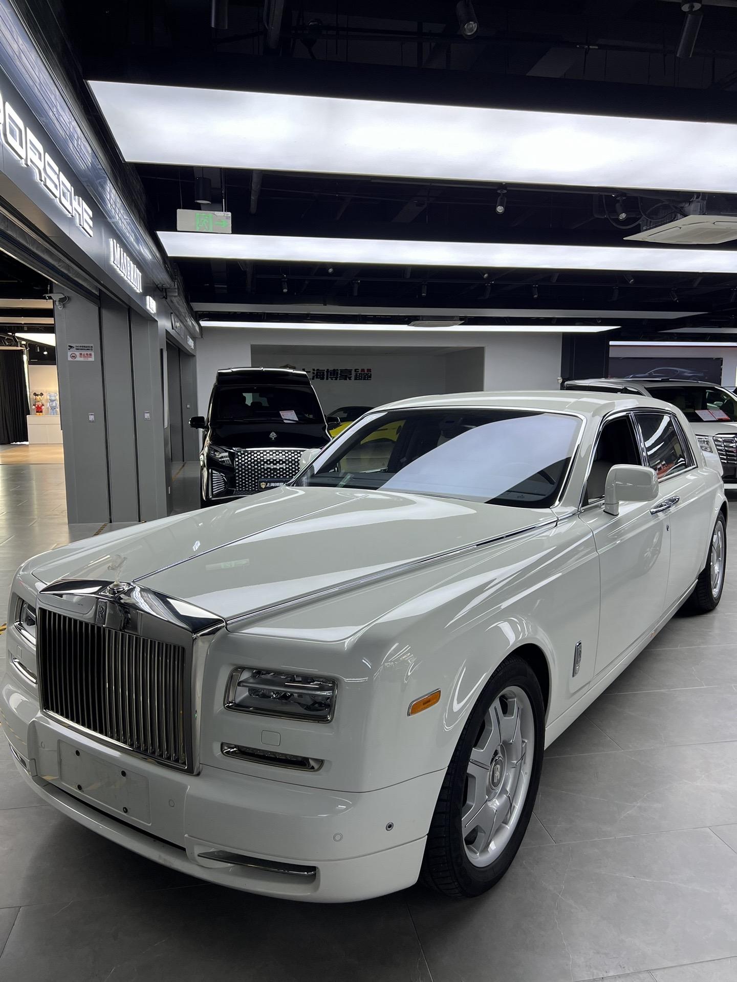 真正的顶级大佬座驾。劳斯莱斯七代幻影 白外白内 17年上牌 里外养护的都无敌 
最早一批库里南的价格就可以带走这台陆地航母
老板们 感兴趣的来聊聊