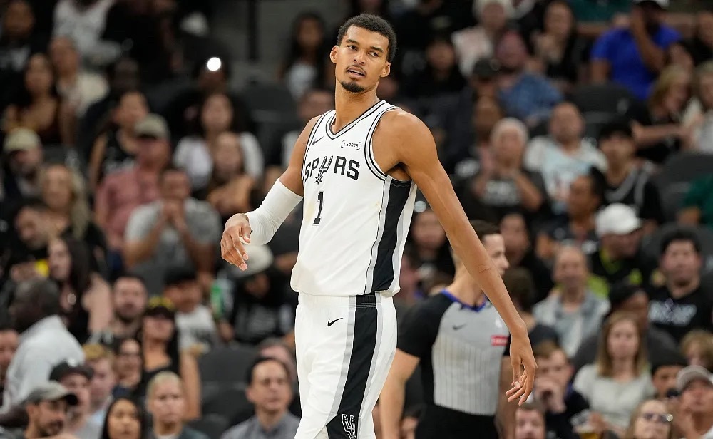 NBA季后赛次轮G6，马刺今日客场139-109大胜森林狼，系列赛大比分4-2成