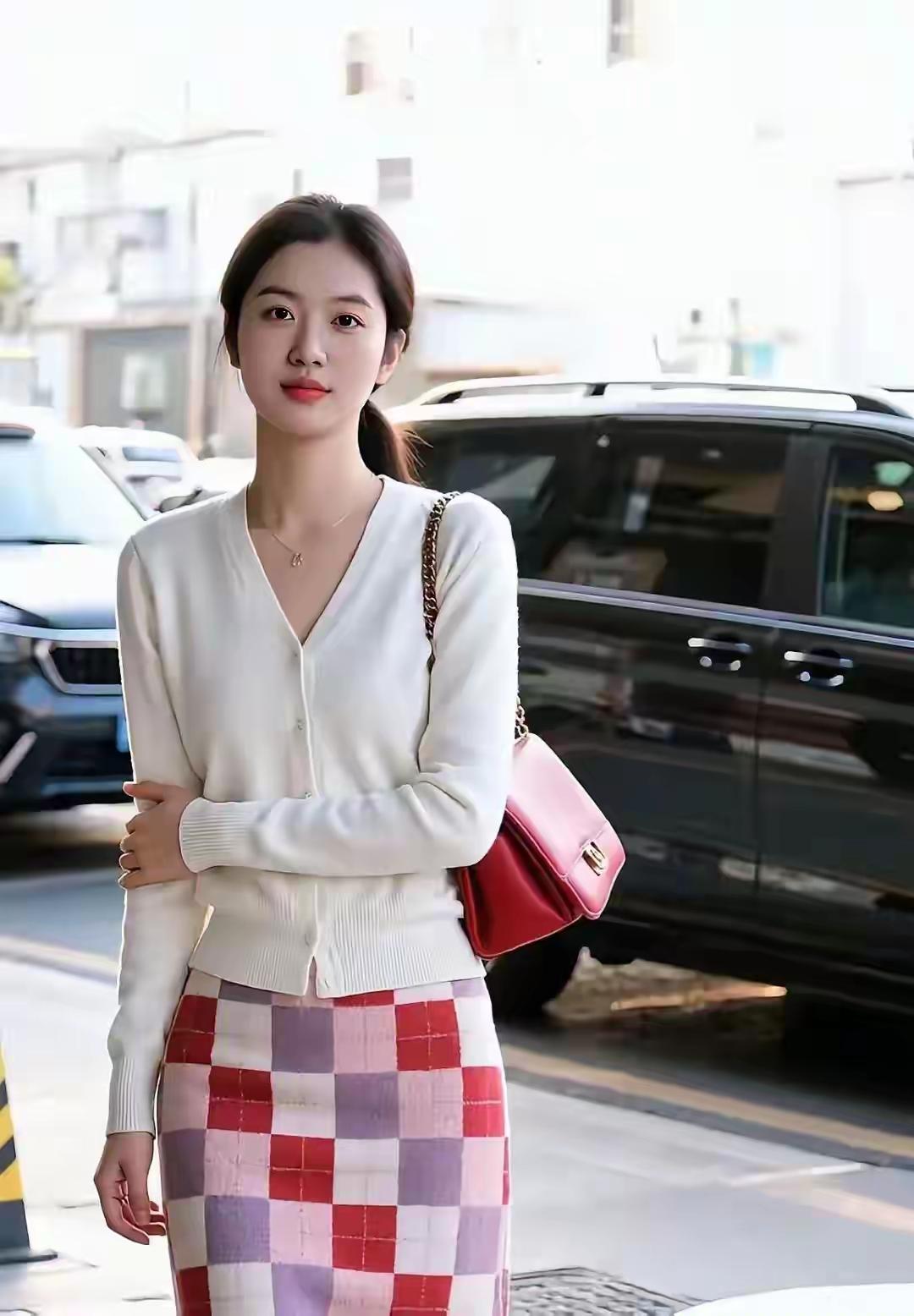 男生什么样的条件才能娶到这样的老婆呢？
有人说男人娶到这样的老婆，睡梦中都能笑醒