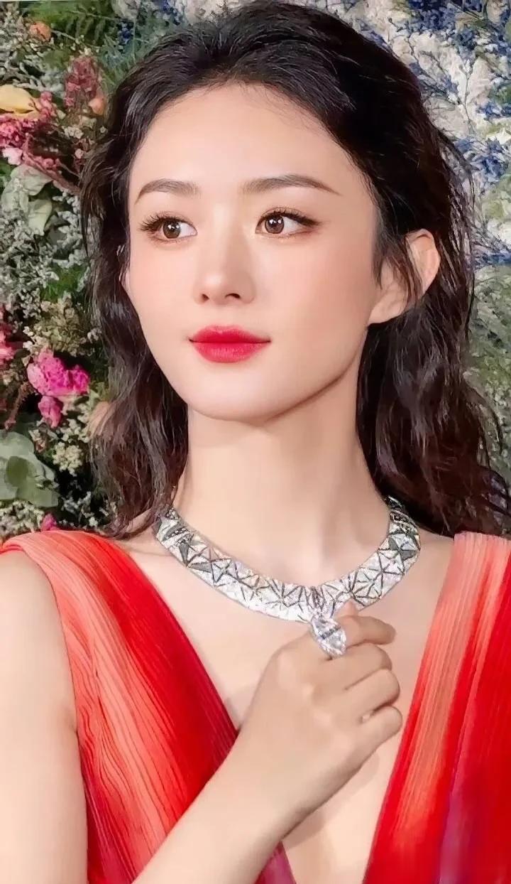 赵丽颖的骄傲，打脸了多少明星借聚会攀关系的假姿态，只要我有实力有人气，再大的关系