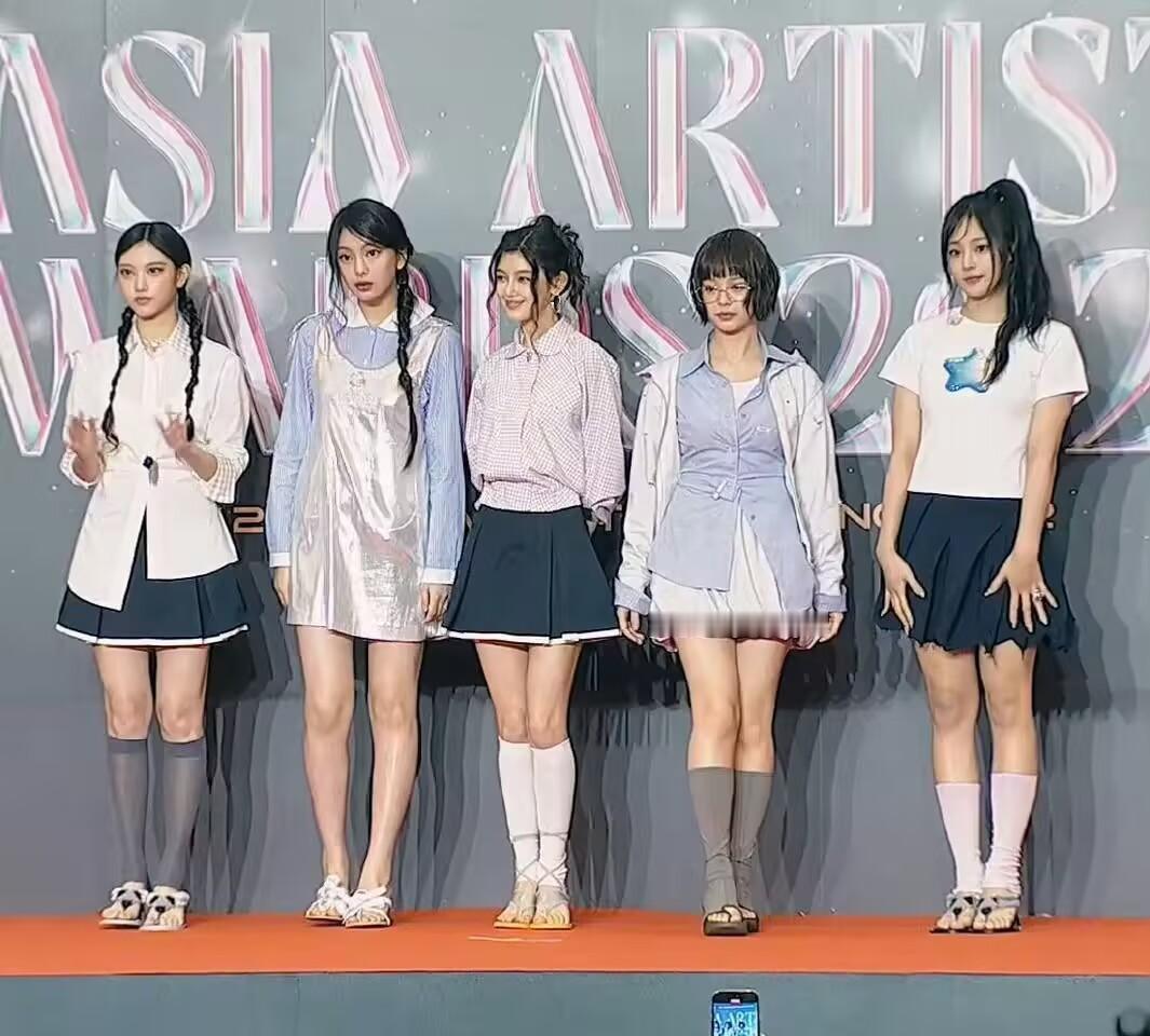 AAA颁奖礼 Newjeans出席曼谷AAA颁奖典礼红毯造型 