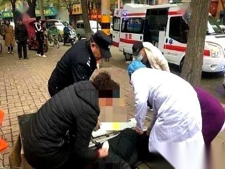 有些事儿，你听完都觉得后背发凉，不是因为多血腥，是因为太荒唐了。
一个老头，自己