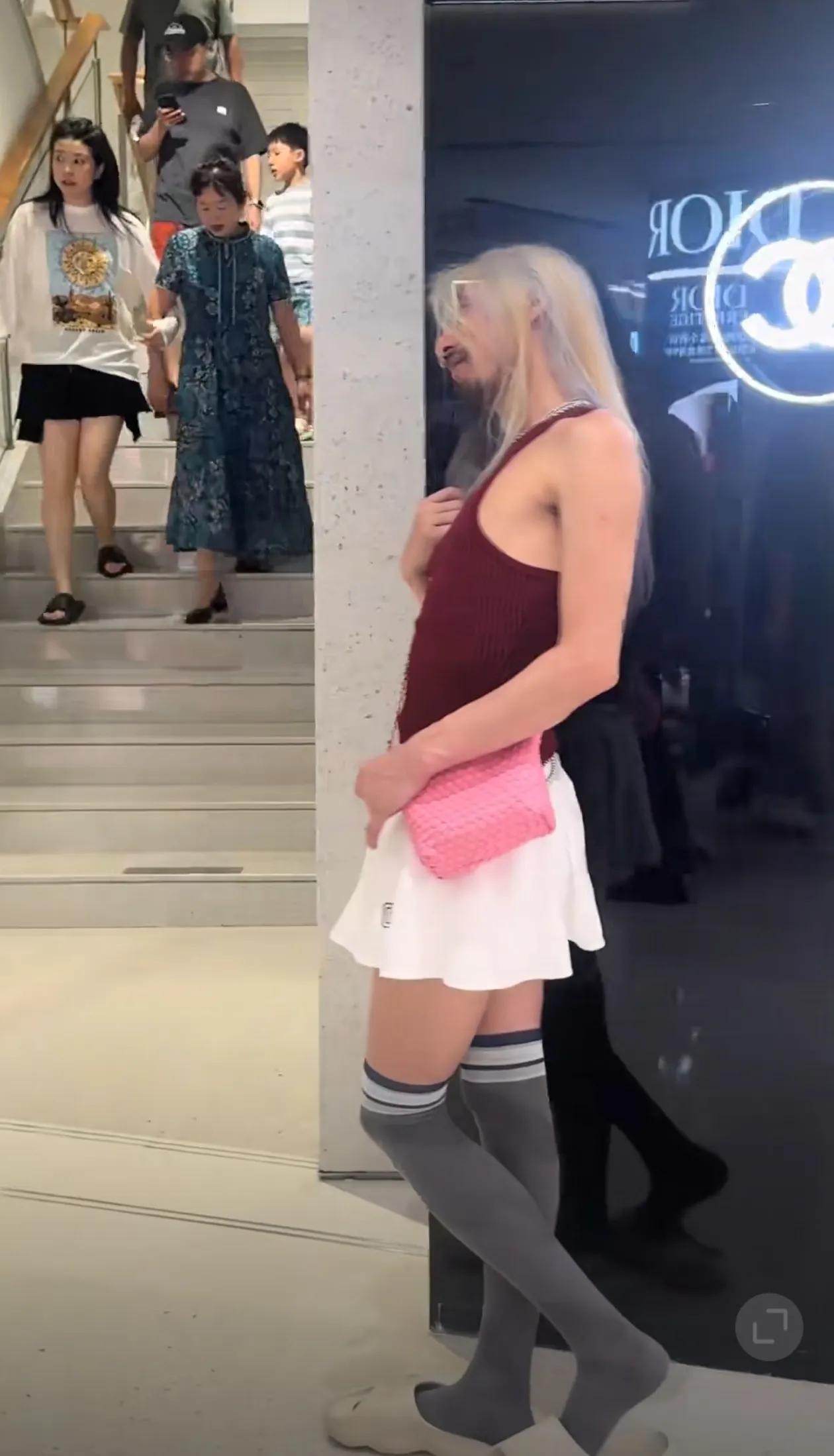 如果打人不犯法，大伙说说他（她？）能活过几秒？
