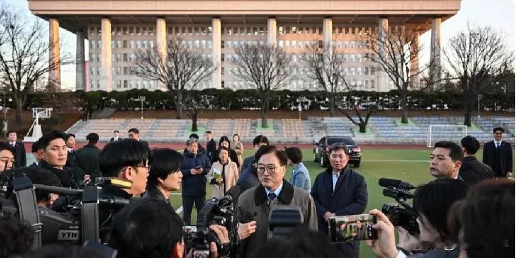 韩国国防部宣布解除多名高级司令官职务

韩国国防部于近日发布官方消息，宣布自星期