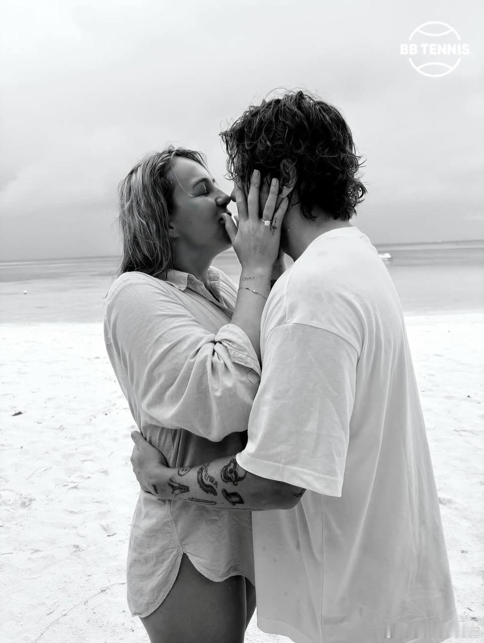 帕夫柳琴科娃接受了男友求婚！恭喜！热点现场