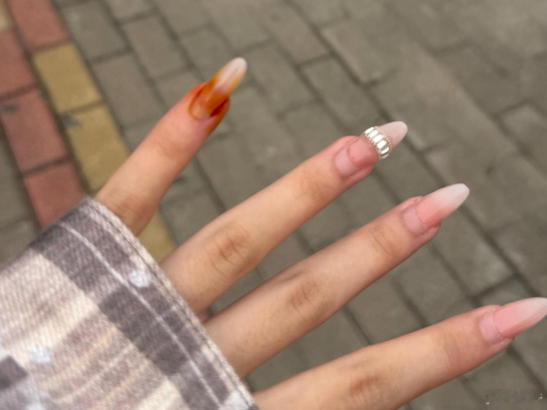 看到这个你还敢做美甲吗😨十指连心 