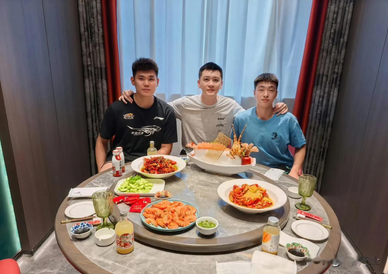 辽宁队杨鸣鼓励两名篮球场上打架球员

辽宁队U21球员篮球场上打架事件闹得沸沸扬