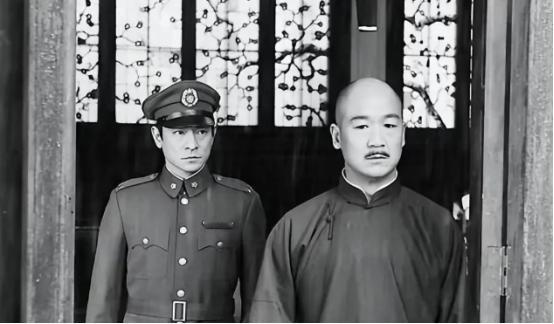 1960年7月，蒋介石的老侍卫长王世和病重卧床，俞济时来看望他时，王世和哀叹说：