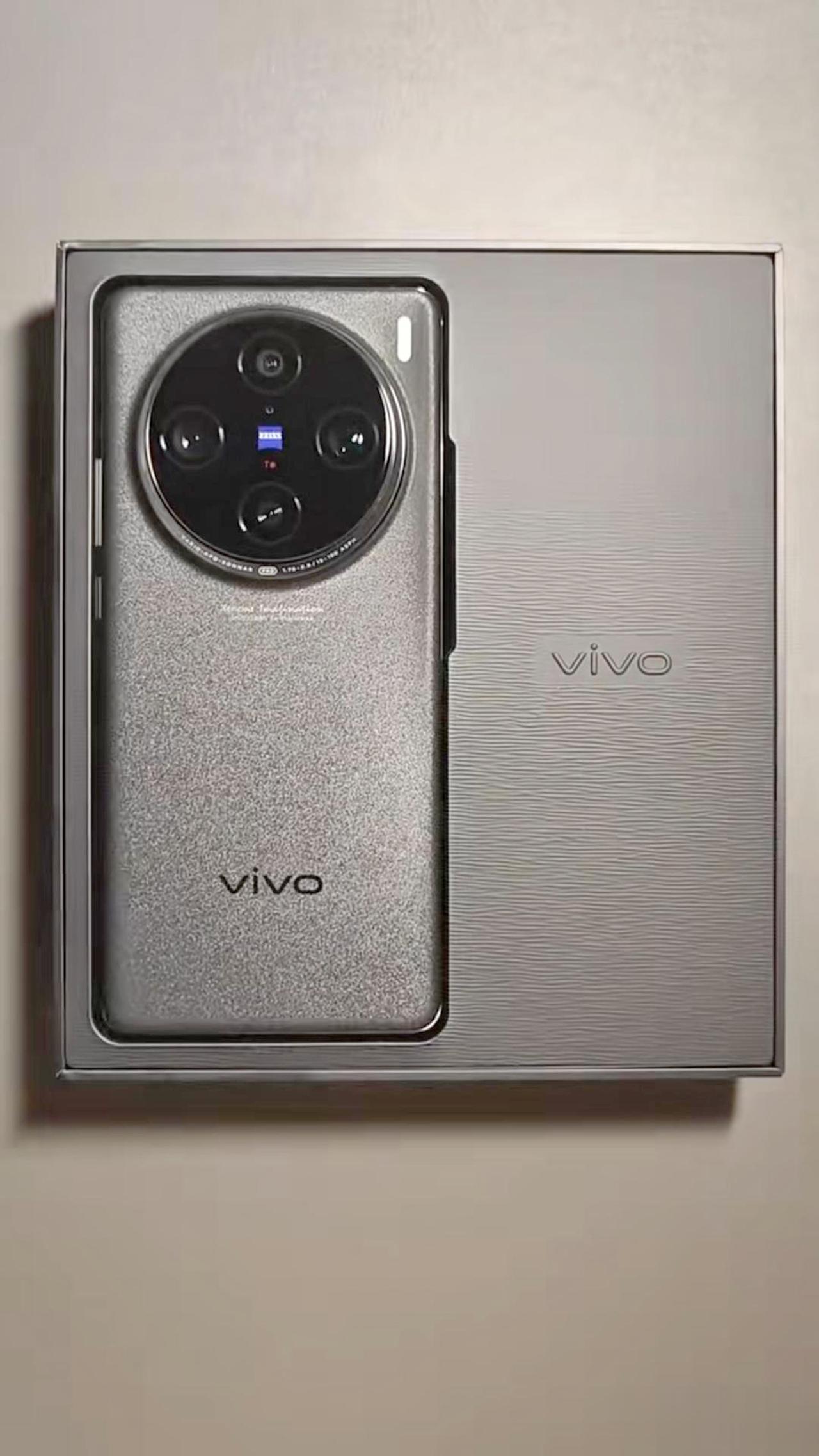 强迫症勿进！vivo X100系列相机模组有玄机 
从目前的真机开箱来看，viv