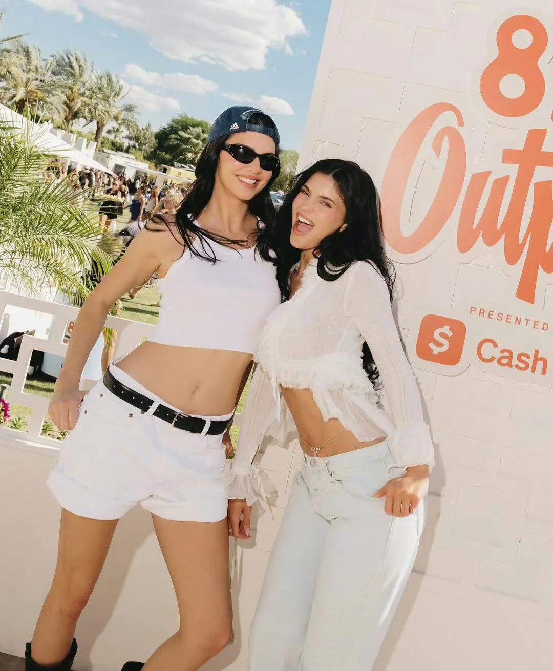 Kendall Jenner在科切拉的outpost活动！
还有Kylie和 K