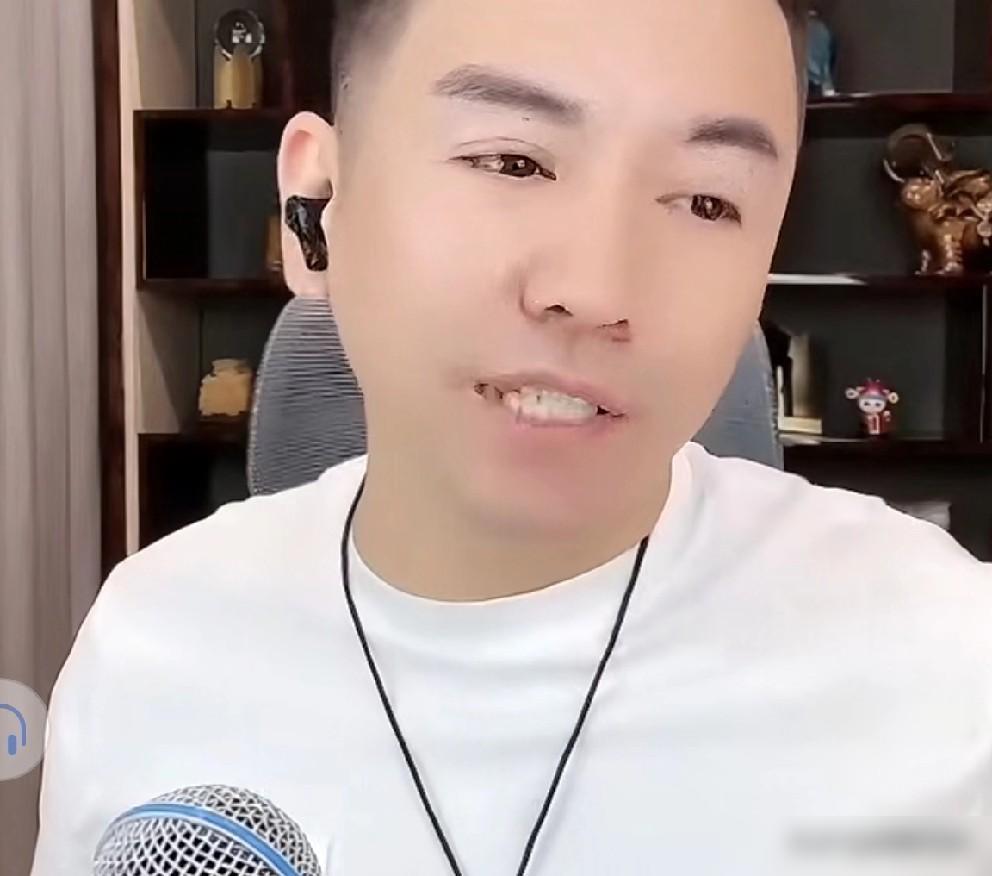舞帝利哥随礼8888元，称赞天佑变成熟！

网红婚礼份子钱引发讨论，金额多少才算