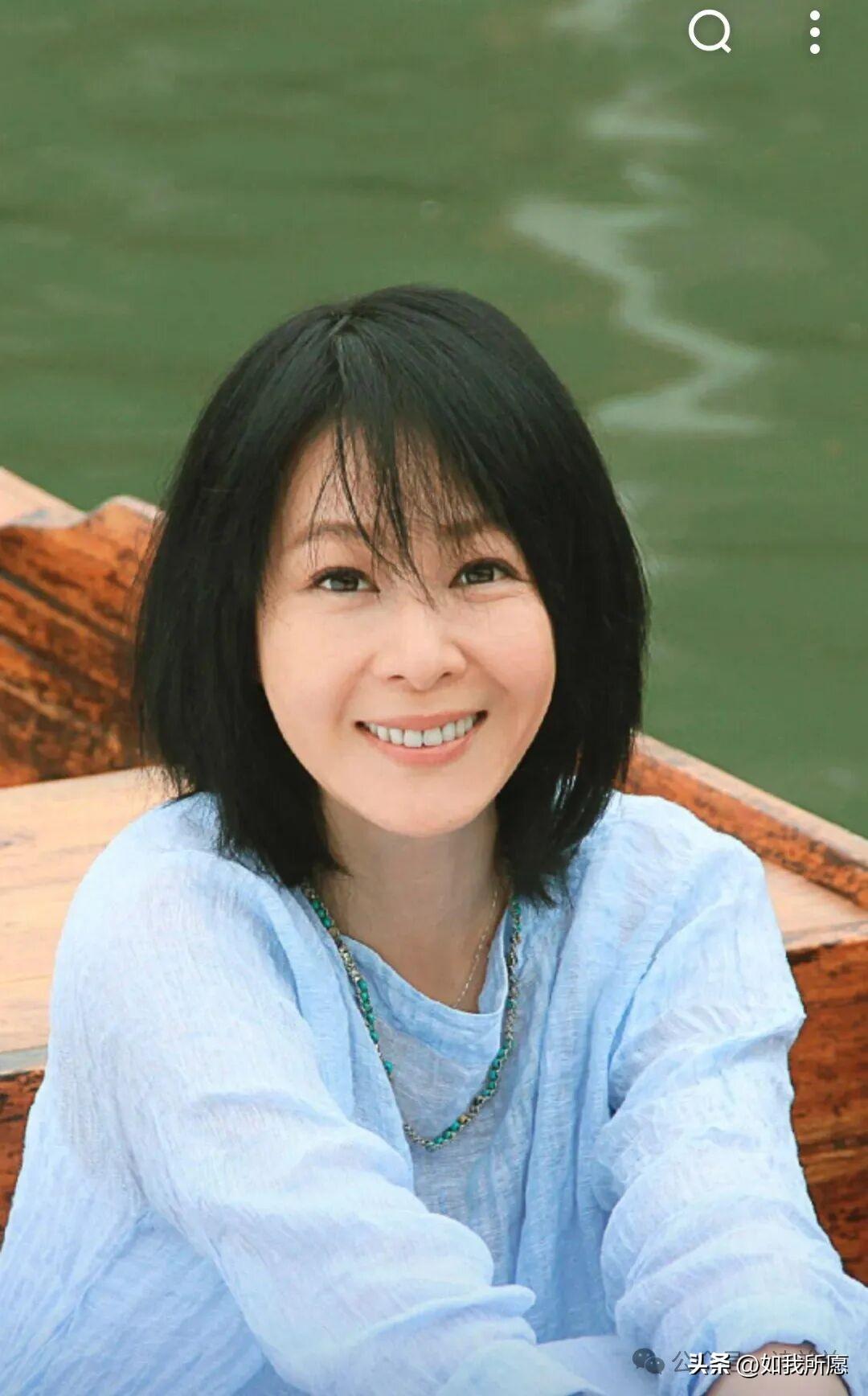 同样是留学，刘若英挑人，
鲁豫“来者不拒”，
背后原来是家世的差距？

那段关于