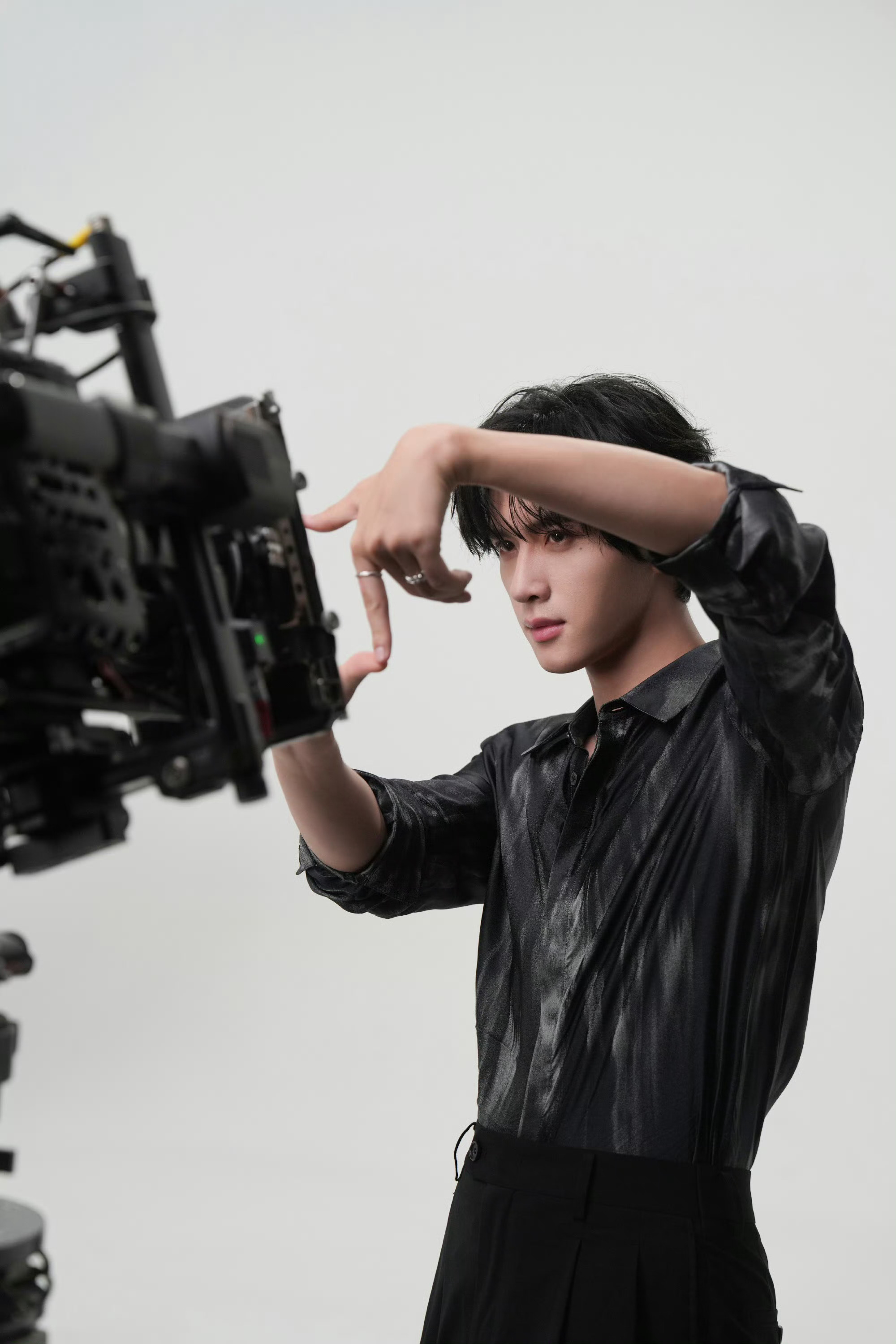 展轩库存花絮照释出，简直是男模表现力[手指比心] ​​​