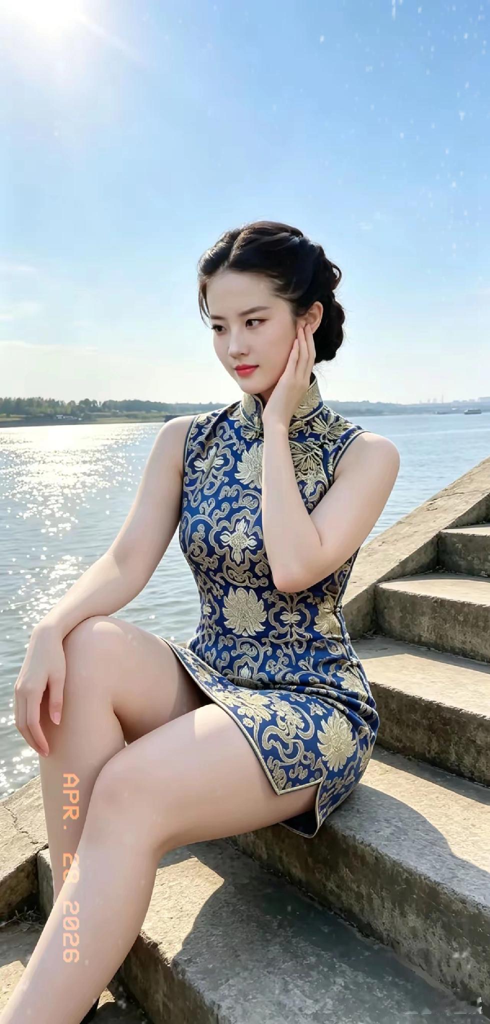 江水长，日夜流淌，岁岁年年从不停歇。
我们站在岸边凝望江上万般景致，沉醉于眼前的