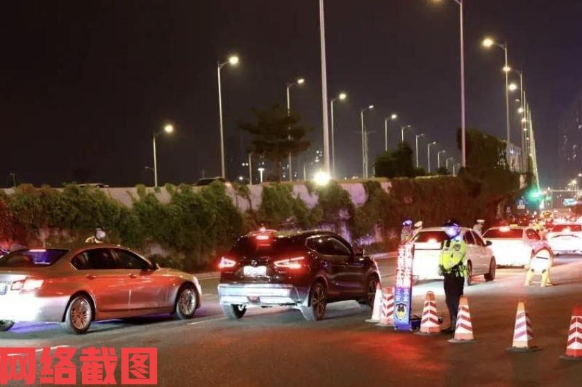 福建泉州有男子要驾驶科目二考试。

男子是知道自己第二天要考试，还是没有忍住自己