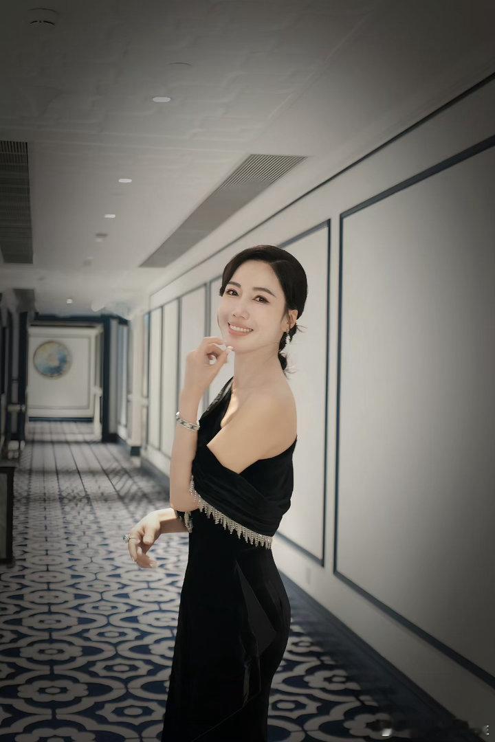 李施嬅说朱一龙又一个影帝来了 “又一个影帝来了”——这句话从李施嬅嘴里说出来含金