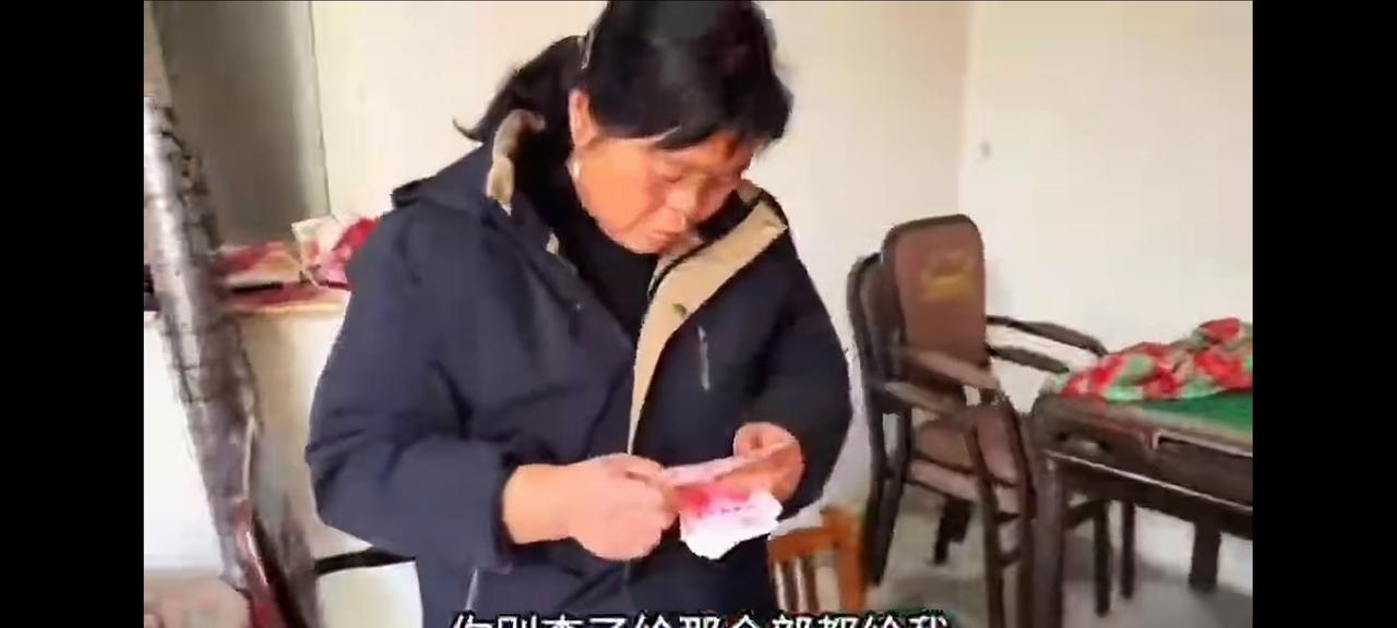 李佳怒怼找事的老壳子
从北京到南京就数老壳子聪明，如果不生事端就不是老壳子。这不