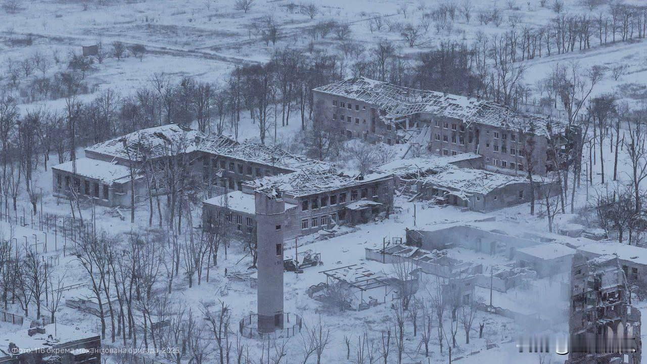 库皮扬斯克的新航拍照片曝光，后勤不通，没电没气，乌军反攻拿下的城区，随时都是苏3