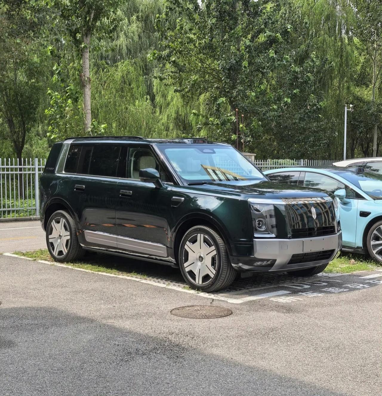享界G9已经陆续到门店了，鸿蒙智行首款硬派SUV，定位50万级别，看了这么久，外