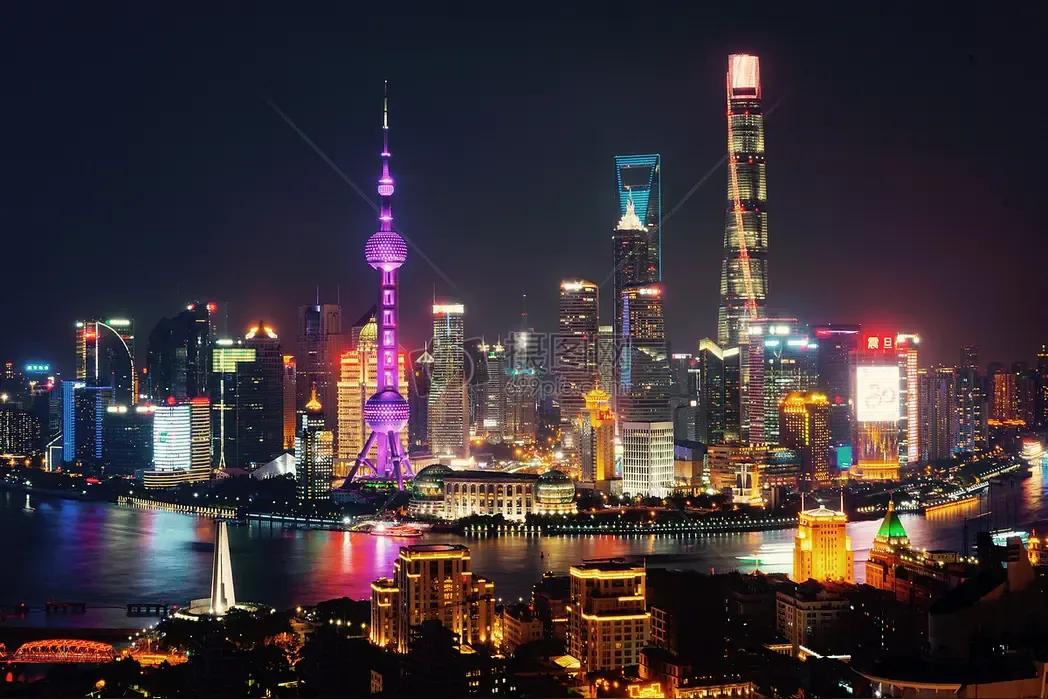 今天的幸福生活可以肯定的是来自于改革开放，没有改革开放就不会有今天富强的中国。有