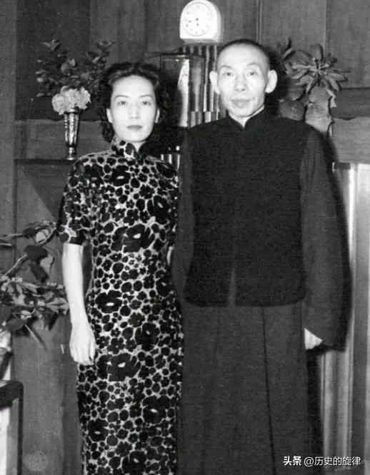 1950年杜月笙欲迁居法国，孟小冬冷冷一问，逼出一场迟来的体面婚礼
 
“我跟着
