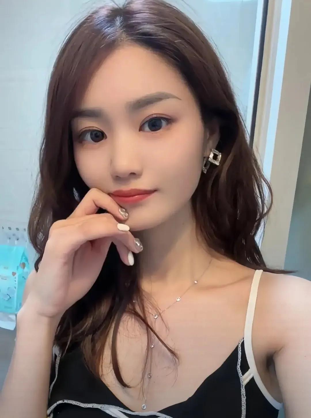 我们总是忙于奔波，身心疲惫。但别忘了，生活不只是眼前的苟且，还有诗和远方。当你感