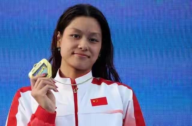 0.02秒极限绝杀世界名将，余依婷泛太赛夺金给中国游泳注入强心剂，就像闯关游戏啃