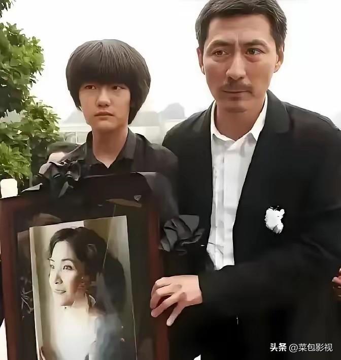 2005年，张子健拍完戏回家，妻子李婷突然对他说：“我们离婚吧”。张子健懵了：“