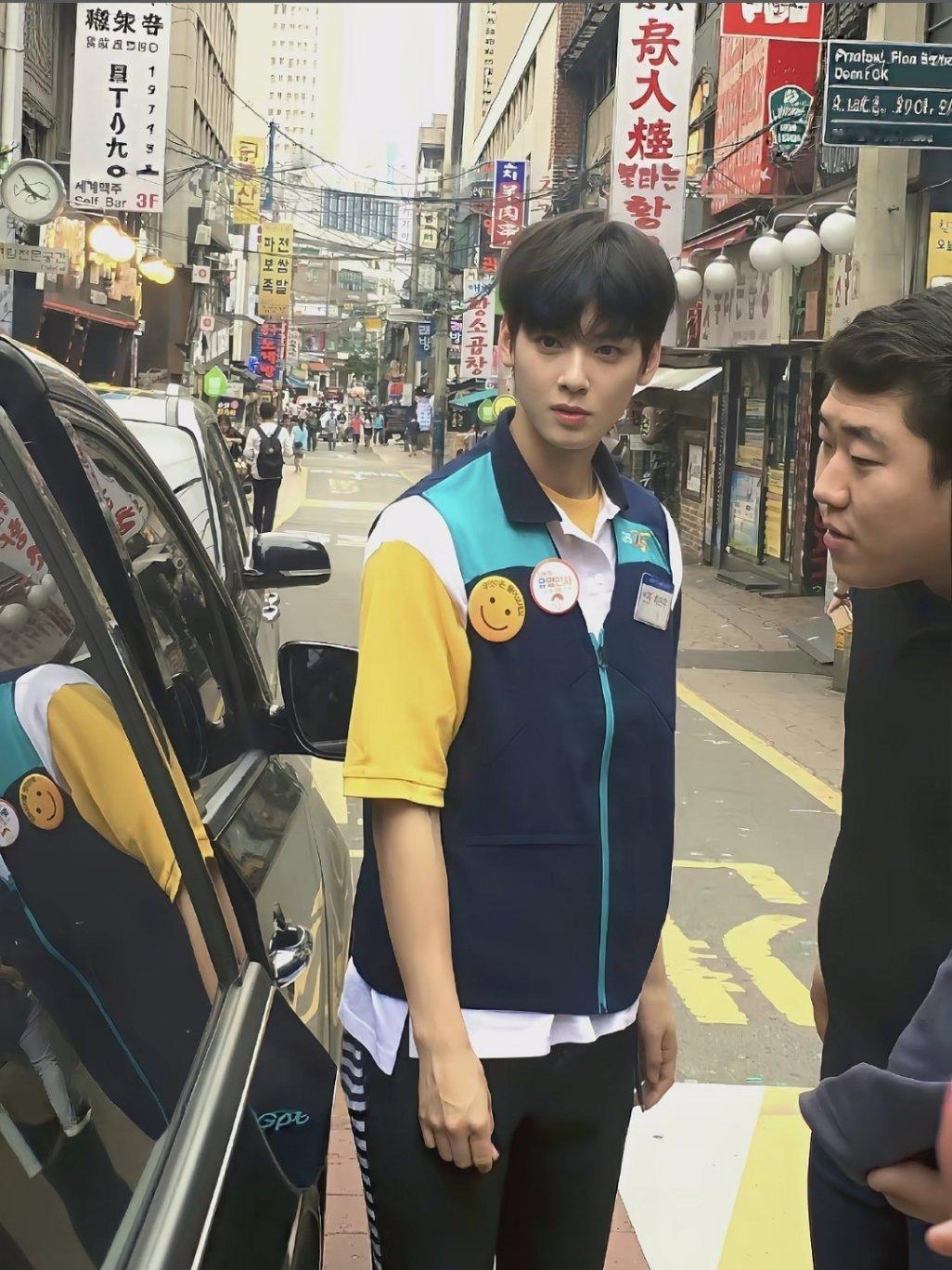 【车银优】在拍摄便利店物料时 被路人偶遇的车银优·军装车银优车银优APEC峰会晚