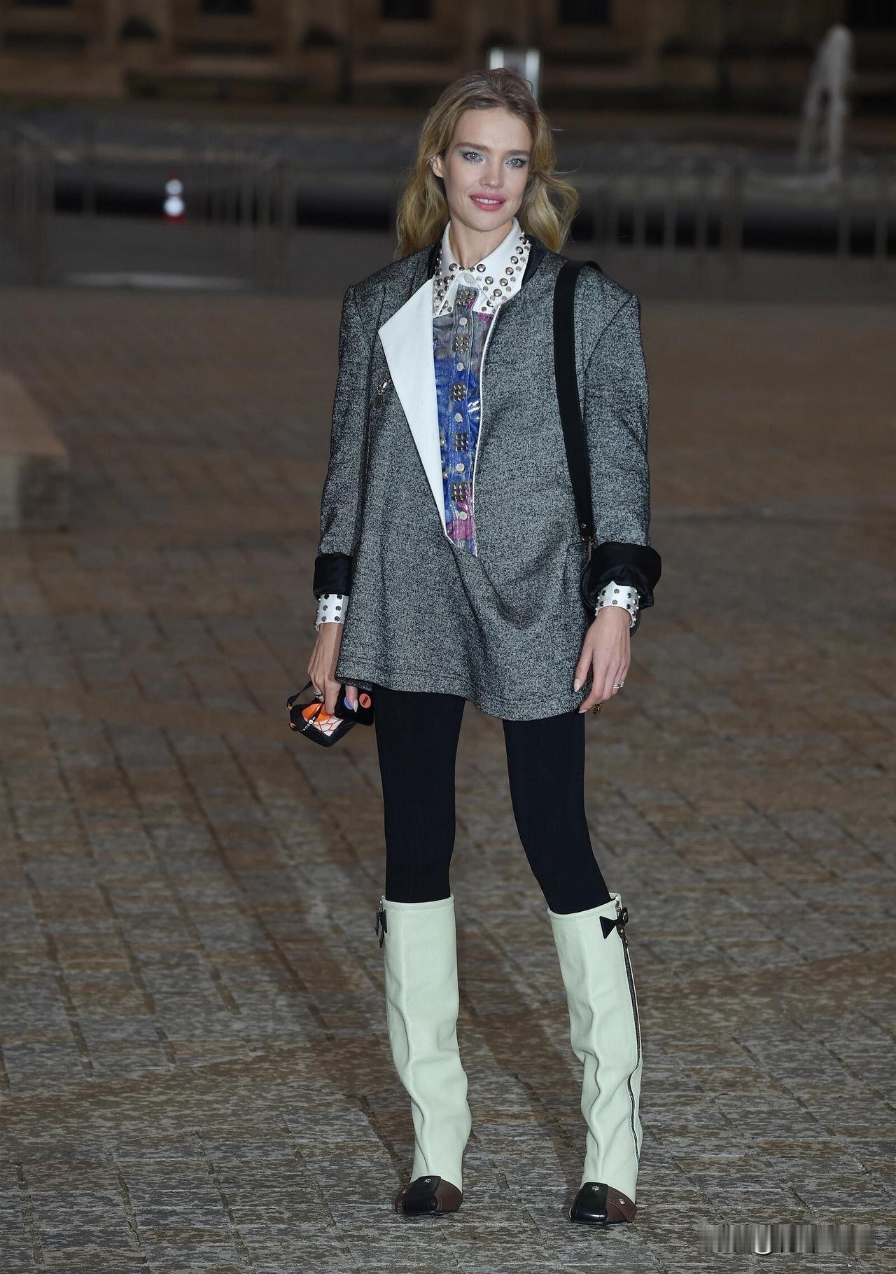 搭配舒服[玫瑰][听歌]