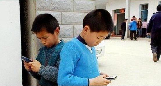 别再忽视孩子的手机使用了！越来越多未成年人沉迷语音社交App，偷偷用家长的钱刷礼