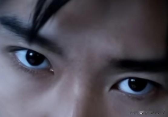 通过眼神看的出这是谁吗？