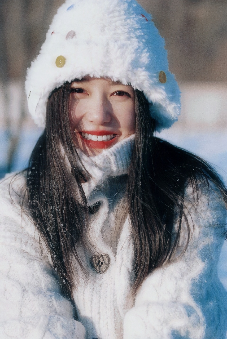 #蒋依依[超话]#💜#蒋依依微醺腮红# 这令人陶醉的美貌 就应该打包进组让更多