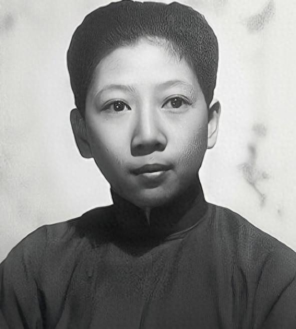 她一生坚持男装终身未婚，女儿身却不着女装，1994年去世令宋美龄哀痛不已
194