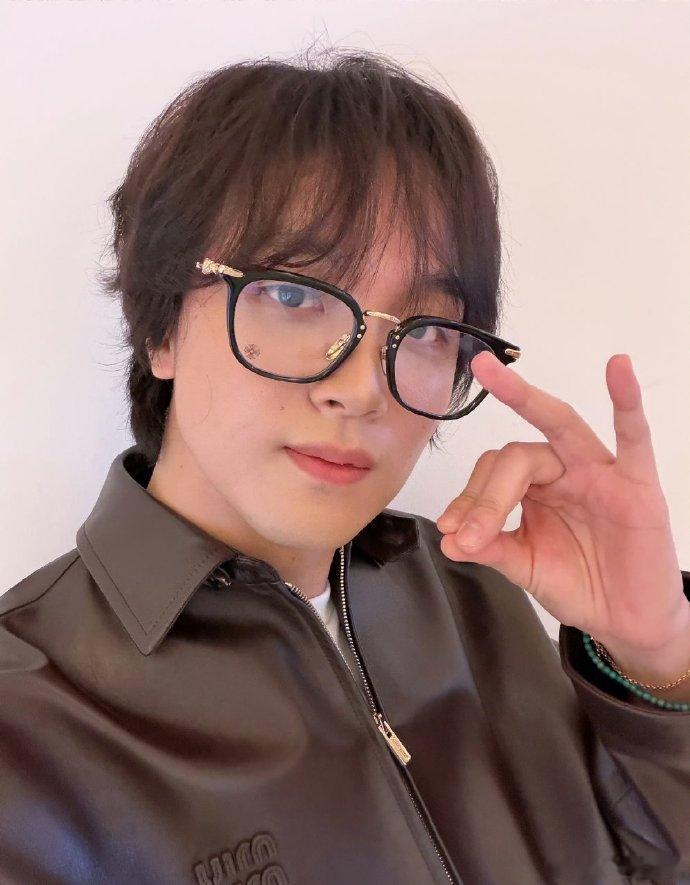 疑似李楷灿恋爱疑似李楷灿和女友同游拉斯维加斯 有网友发现李楷灿疑似和嫂子同游拉斯