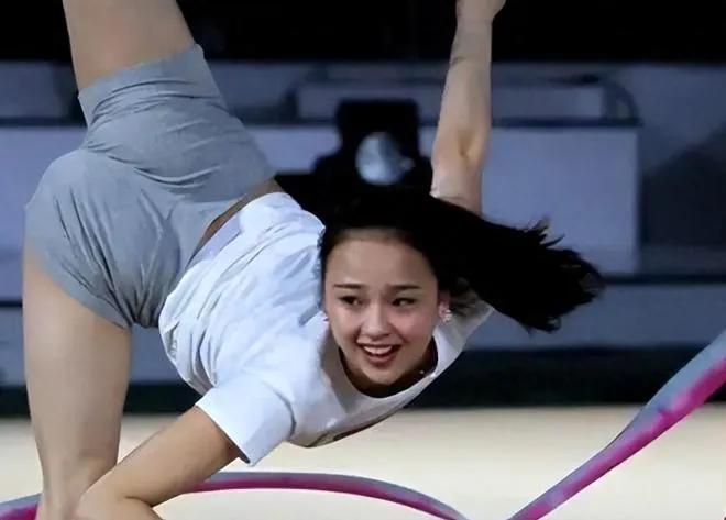 2002 年 5 月 4 日，韩国首尔的结婚典礼上，新娘的母亲全程没有笑过，就在