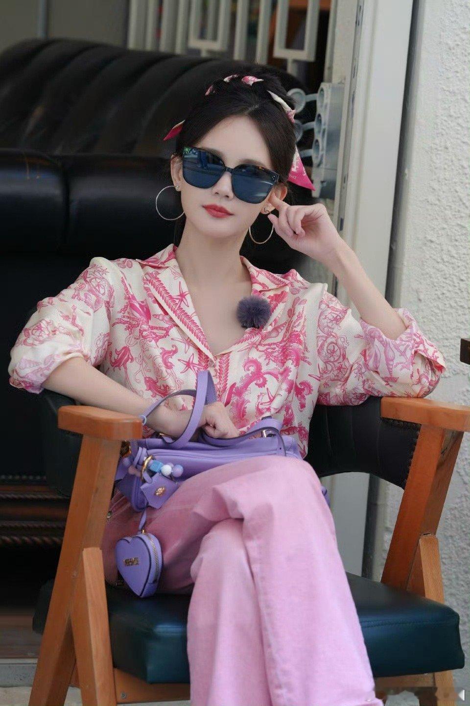李一桐土耳其语唱出东北味姐姐妹妹抓娃娃 还得是李一桐啊，小脑袋瓜子里总有些稀奇古