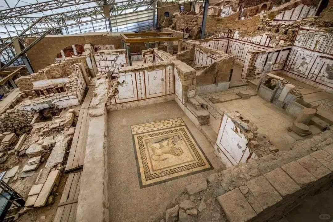 以弗所的排屋； （现代塞尔丘克语）- 土耳其🇹🇷 沿着库雷特斯街...