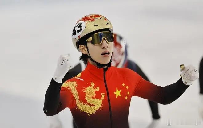 林孝埈亚冬会1金1银1铜 辛苦啦，冰雪中干净的小林选手！曾经因为小林改变了我对韩